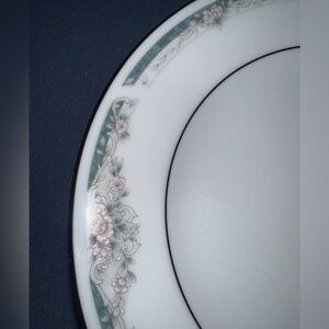 LN 4- LEGENDARY SWEET SAVANNAH NORITAKE BREAD & BUTTER PORCELAIN CHINA PLATES.